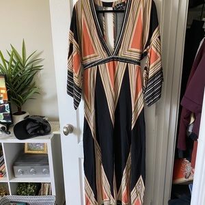 Lulu’s maxi dress with flowy sleeves